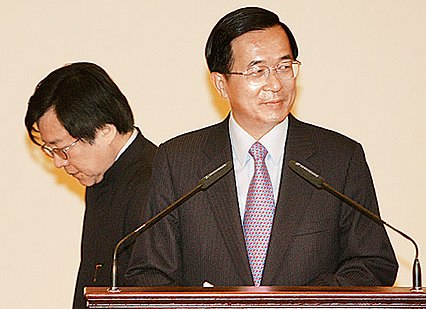 陈水扁为“金钱外交”爆发重大丑闻道歉  