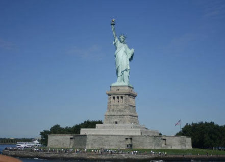 美国“自由女神像”落成