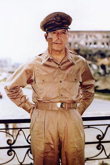 美国二战将领麦克阿瑟病逝